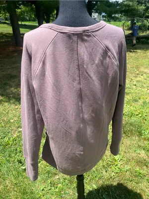 Athleta Dusty Mauve Pullover Sweatshirt Relaxed fit Thumb Holes Relaxed Fit thumbnail 2
