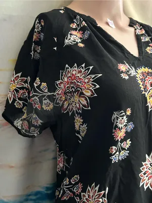 Old Navy Women’s Floral Print V-Neck Women's Top Blouse Black MD thumbnail 4