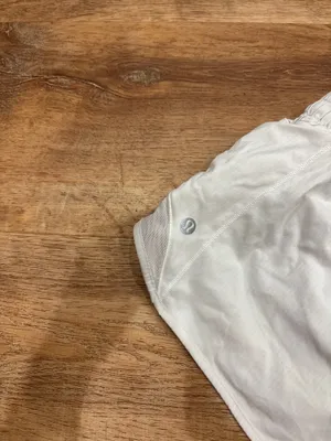 Lululemon Hotty Hot 2.5" White Shorts thumbnail 2