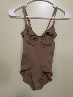 SKIMS Seamless Sculpting Bodysuit - Taupe thumbnail 2