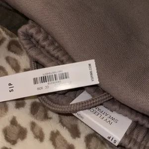 NWT Victoria's Secret PINK Ivy Fleece‎ Campus Sweatpants thumbnail 3