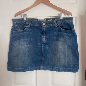 Y2K Vintage Jean Skirt Denim Mini Old Navy Size 16 Blue Low Rise Low Waisted thumbnail 1