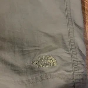 The North Face shorts‎ Size 4 thumbnail 5