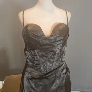 Women’s Black Full Length Prom Party Dress Criss Cross Straps & Leg Slit Size 10 thumbnail 2