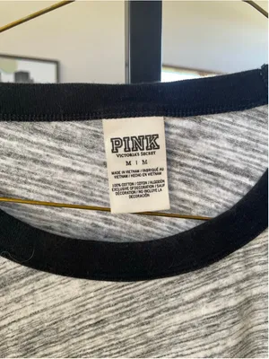 Women's PINK Victoria's Secret Short Sleeve Tee M Gray Black thumbnail 2