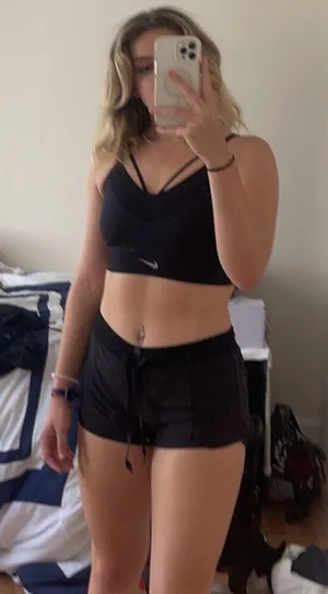 Lululemon Hotty Hot Short 2.5” thumbnail 2