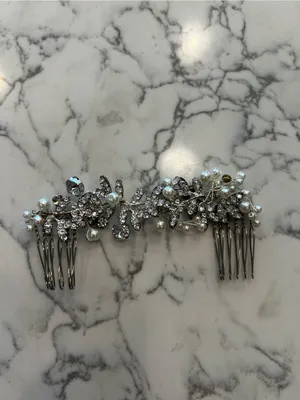 Silver‎ Toned w/ Faux Pearls & Rhinestones Bridal Hair Comb thumbnail 2