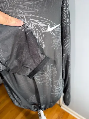 Nike oversized Black Gray Tropical Print Lightweight Hoodie thumbnail 3