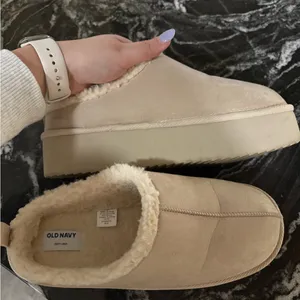 Old Navy Women's Tan Slip-On Shoes thumbnail 1