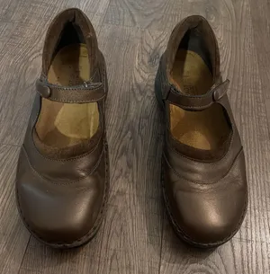 Naot Women's Mary Jane Comfort Shoe 40 Bronze Leather Metallic‎ Shimmer thumbnail 1