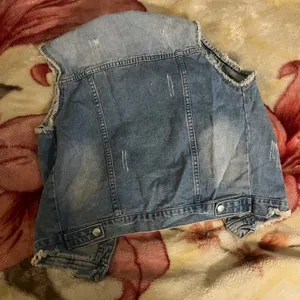 XL Jrs denim shredded Star stud denim vest thumbnail 2