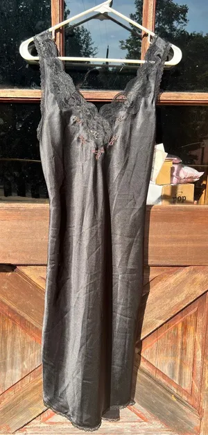 Vintage 90s Barbizon Black Satin Slip Dress Nightgown Lace & Floral detail S NWT thumbnail 1