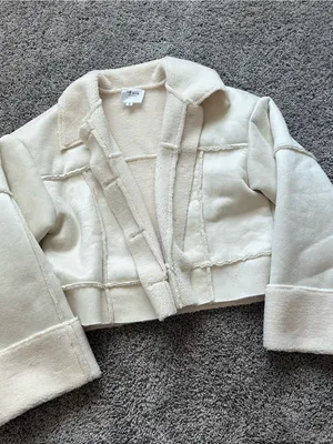 Le Lis Cream Cropped Teddy Shearling Jacket thumbnail 4