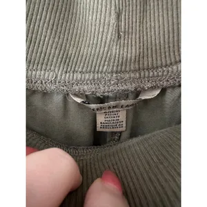 American Eagle Green Elastic Waist Cargo Joggers Size Small Short thumbnail 6