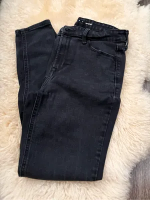 Old Navy Classic Black Women's Super Skinny Jeans thumbnail 1