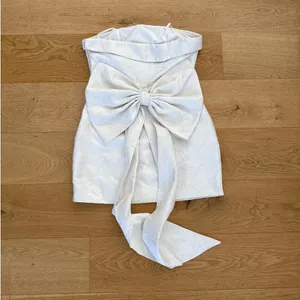 Lulu’s - Destiny Floral Jacquard Strapless Mini Dress Back Bow Detail in White thumbnail 5
