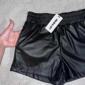 Faux Leather Shorts Black Size M thumbnail 3