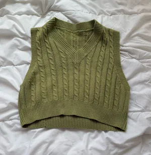 Knitted green vest Size XS thumbnail 1