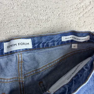 Women's Denim Forum 27 Ex-Boyfriend Hi Rise Cut‎ Off Short thumbnail 2
