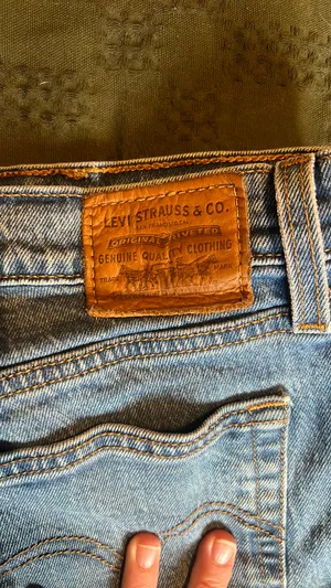 Levi’s Wedgie Fit High-Waisted Shorts thumbnail 5