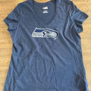Womens Seattle Seahawks Nice NFL Short Sleeve V-Neck Shirt Sz XXL thumbnail 1