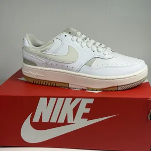 Nike Women's Size-7 Gamma Force Sneakers White/Light Bone/Sanddrift thumbnail 8