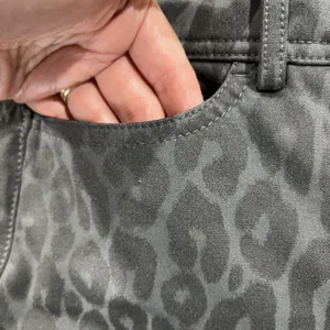 Worth New York 6 Pants Grey Leopard Print Stretch Straight Leg Tonal Casual Chic thumbnail 6