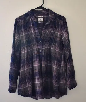 XS- American Eagle‎ Super Soft Purple Top thumbnail 1