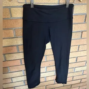 Lululemon Solid Black Straight Leggings Tights Cropped Women’s Size 4 thumbnail 3