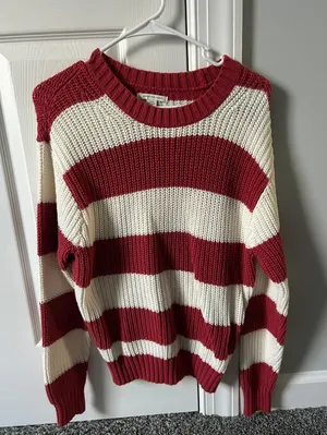 American Eagle Outfitters Sweatshirt thumbnail 1
