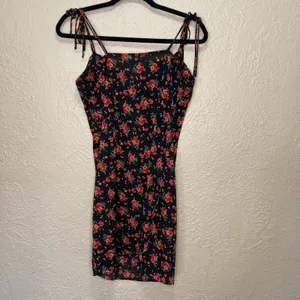 NWT Nasty Gal Bright Floral Ruched Bust Tie Shoulder Mini Dress Size 6 thumbnail 4