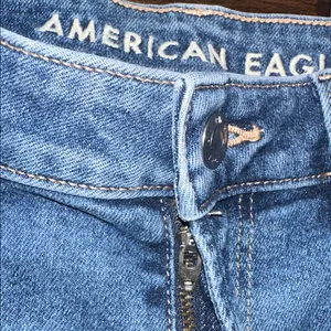 American Eagle Outfitters Classic MOM Jeans size 4 thumbnail 3