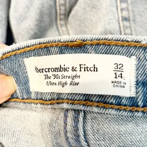Abercrombie The 90's Straight Leg Ultra High Rise Slit Hem Jeans Blue 32 / 14 L thumbnail 3