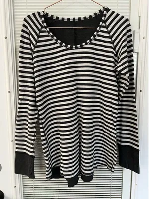 Lululemon Open Your Heart Long Sleeve‎ Reversible Heathered Black Striped Size 6 thumbnail 1