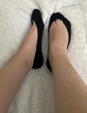 Black slip on work sock good for standing on your feet‎ all day thumbnail 1