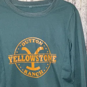 Yellowstone Dutton Ranch green gold top sweatshirt Size M thumbnail 2