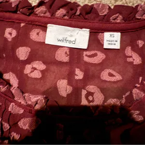 Aritzia Wilfred Lourdes‎ Burgundy Dot Print Tie Long Sleeve Top Sz XS thumbnail 5