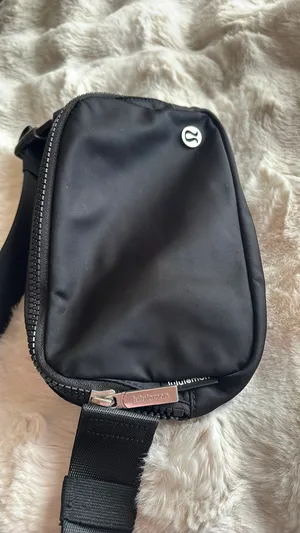 Lululemon Everywhere Belt Bag thumbnail 1