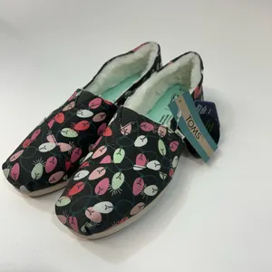 NWT Toms Black and Pink Christmas Loafers thumbnail 7