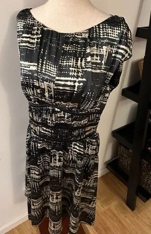 Aidan mattox Black and white size 18 dress thumbnail 1