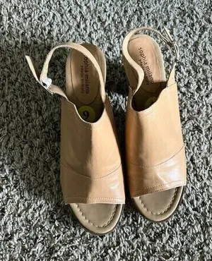 Sophia Milano Tan‎ Sandals size 9 thumbnail 1