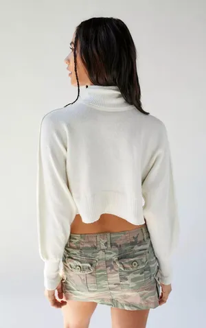 Urban Outfitters NWT White Finley Cropped Turtleneck Sweater thumbnail 2