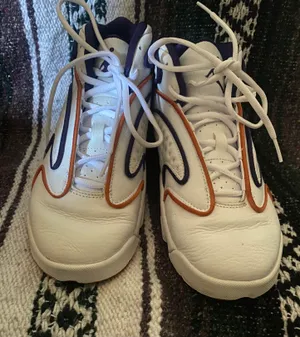 Jordan Women OG color way white and Orange thumbnail 2