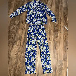 Kate Spade Sunshine Floral Pajama Set XS Blue White Button Up Long Sleeve PJ Set thumbnail 6
