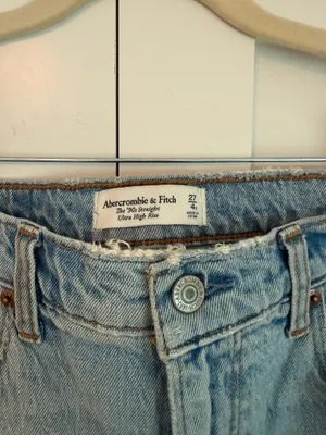 Abercrombie 90s Straight High-Rise Jeans thumbnail 3