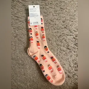Aerie American Eagle AE Red Pink Christmas Graphic Women’s Crew Socks Set thumbnail 11