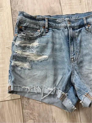 American Eagle High Waisted Cotton Light Wash Relax Fit Cuff Denim Short size 10 thumbnail 5