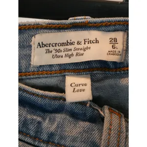 Abercrombie 90s Slim Straight Ultra High Rise Jeans 28W/6L Long Length thumbnail 3