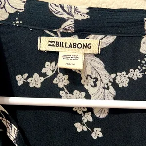 NWT Billibong Floral Tie Neck Blouse | Medium thumbnail 2