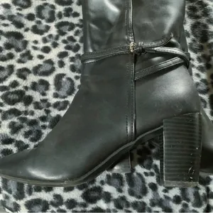 Liz Claiborne Elegant Black Tall Women's Boots 6.5 thumbnail 4